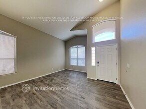 12528 W Roanoke Ave in Avondale, AZ - Foto de edificio - Building Photo