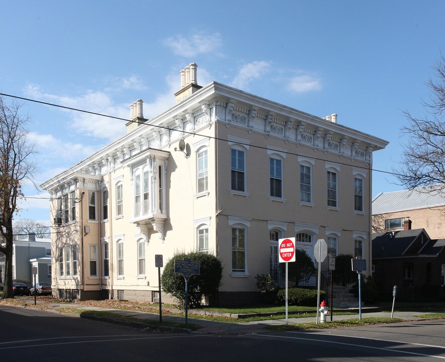 203 Fair St in Kingston, NY - Building Photo