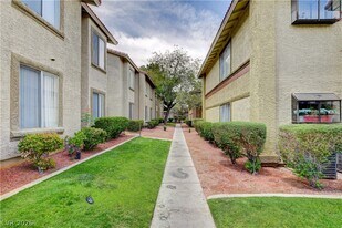 7200 W Pirates Cove Rd in Las Vegas, NV - Building Photo