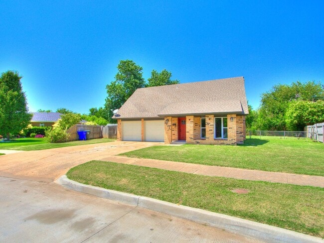 1717 Camelot Dr in Norman, OK - Foto de edificio - Building Photo