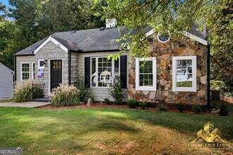 1439 Westridge Rd SW in Atlanta, GA - Building Photo - Building Photo