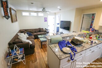 60 Egmont St, Unit 1 in Brookline, MA - Foto de edificio - Building Photo