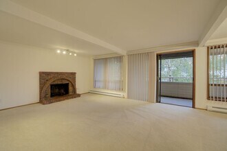 3055 80th Ave SE in Mercer Island, WA - Building Photo - Building Photo