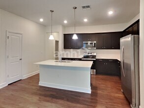 33943 Thyme Dr in Zephyrhills, FL - Building Photo - Building Photo