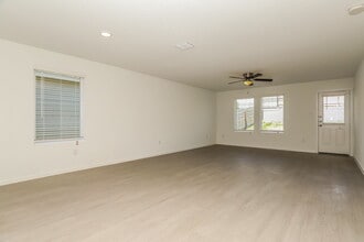 15407 Salmon Spg in San Antonio, TX - Foto de edificio - Building Photo