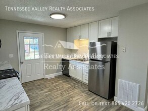 997 Kirk Ave in Lenoir City, TN - Building Photo - Building Photo