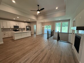 1613 SW Hedgewood Ln in Lee's Summit, MO - Building Photo - Building Photo