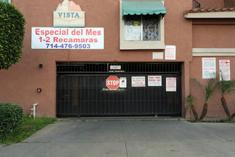 Vista Terrace Apartments in Santa Ana, CA - Building Photo - Building Photo