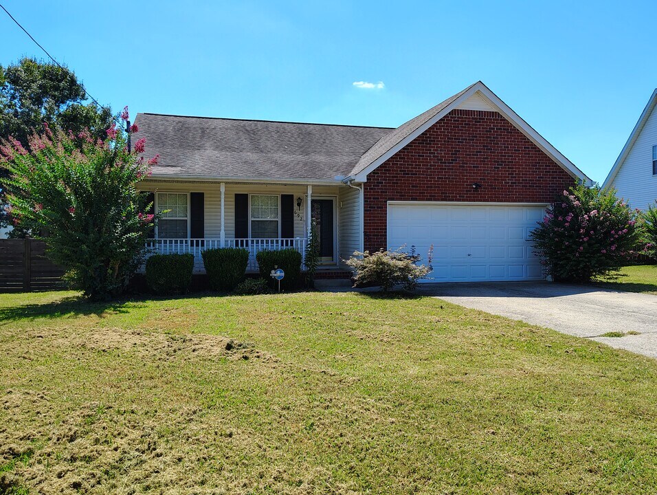 692 Almondwood Pl in La Vergne, TN - Foto de edificio