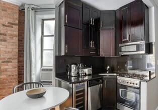 225 Mott St, Unit 3D in New York, NY - Foto de edificio - Building Photo
