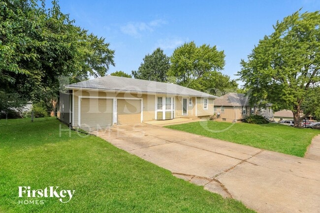 8304 Hunter, Unit 2 in Raytown, MO - Building Photo - Building Photo