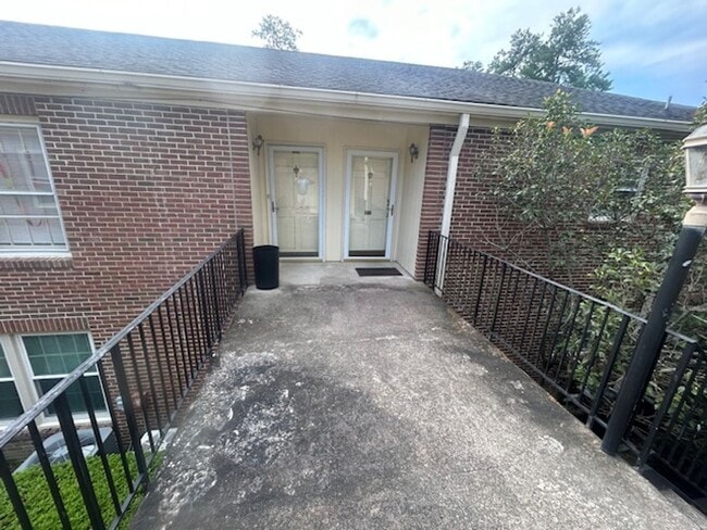 5516 Lakeshore Dr in Columbia, SC - Building Photo - Building Photo