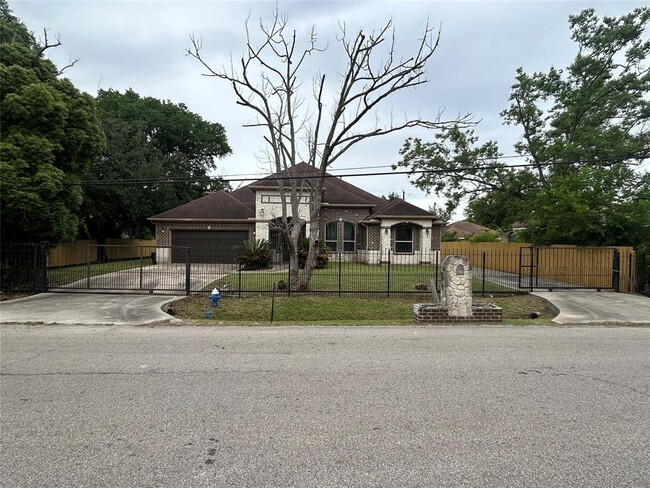 6118 Grapevine St in Houston, TX - Building Photo - Building Photo
