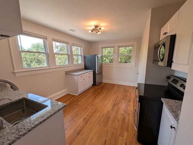 35 Perry Ave in Greenville, SC - Building Photo - Building Photo