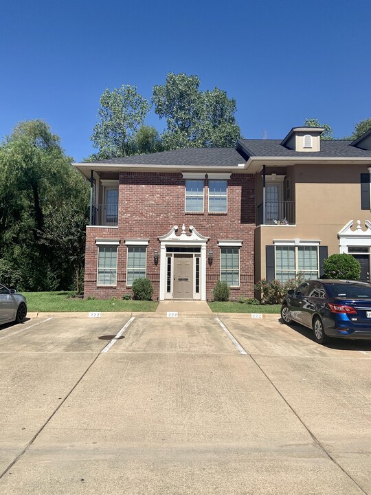 222 Forest Dr in College Station, TX - Building Photo