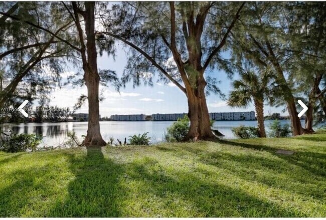 10090 NW 80th Ct, Unit 1555 in Hialeah Gardens, FL - Building Photo - Building Photo