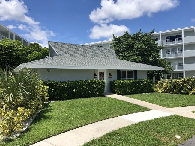 West Palm Lane Apartments in West Palm Beach, FL - Building Photo - Building Photo