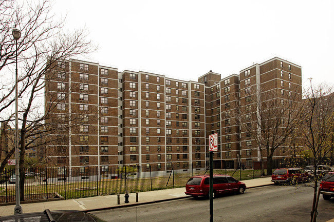 100 W 115th St in New York, NY - Foto de edificio - Building Photo