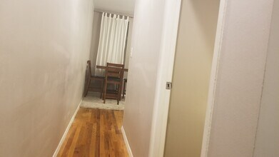 324 E 50th St in New York, NY - Building Photo - Building Photo
