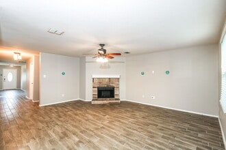 2033 Shawnee Trail in Justin, TX - Building Photo - Building Photo