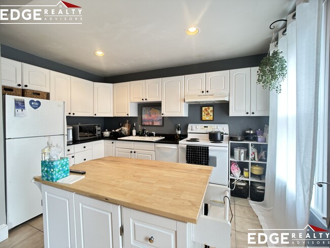 512 Massachusetts Ave, Unit 4