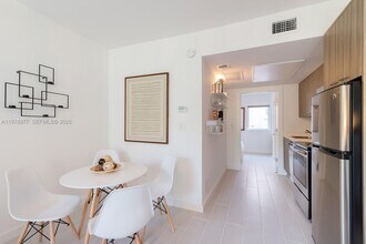 740 Meridian Ave in Miami Beach, FL - Building Photo - Building Photo