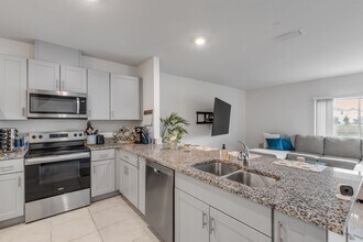 2724 Silver Canoe Dr in Edgewater, FL - Foto de edificio - Building Photo