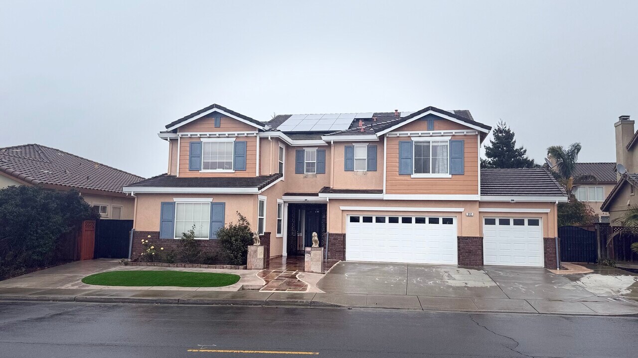 312 Wetlands Edge Rd in American Canyon, CA - Building Photo