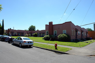 Bowling Green Apartments in Portland, OR - Building Photo - Building Photo