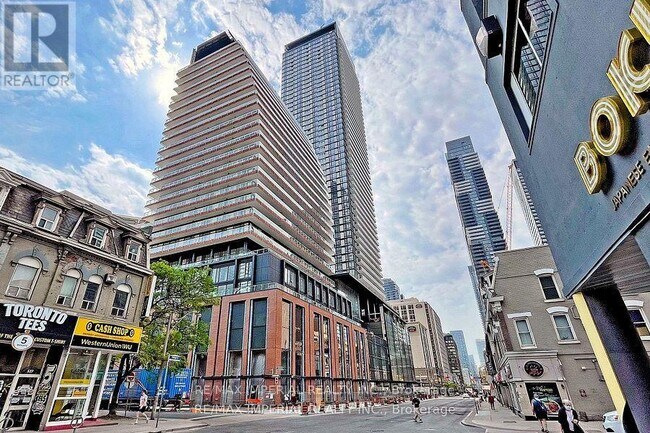 501 Yonge St in Toronto, ON - Building Photo - Building Photo