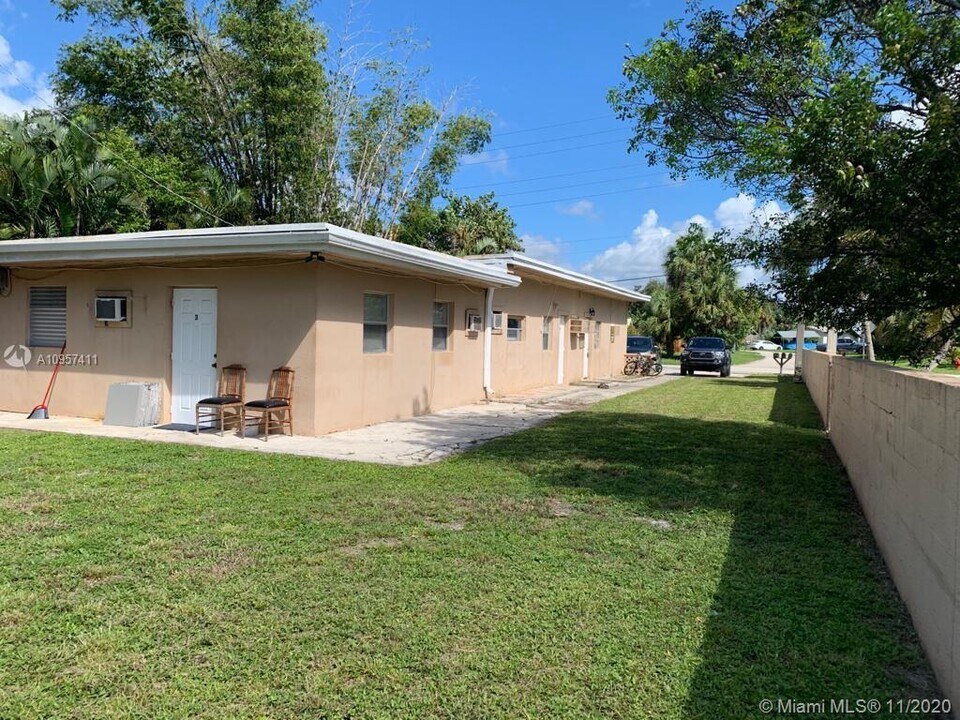 2784 SW 14th St-Unit -1 in Fort Lauderdale, FL - Foto de edificio