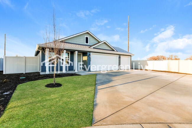 335 Lightning Ave in Middleton, ID - Building Photo - Building Photo