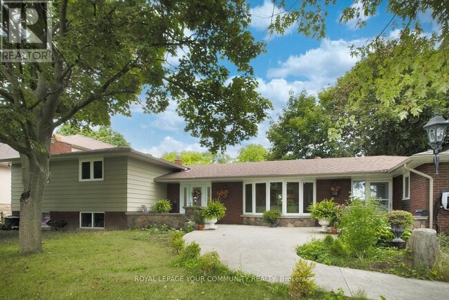 property at 41 Hamilton Dr