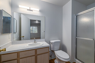 Oakbrooke in Howell, MI - Building Photo - Interior Photo