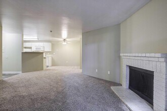 Cascadia Pointe in Everett, WA - Foto de edificio - Building Photo