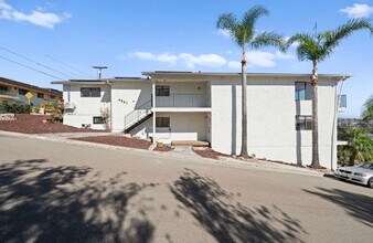 4889 Randall St in San Diego, CA - Building Photo - Building Photo
