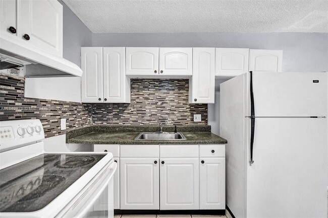 5316 NW 24th Ct in Lauderhill, FL - Building Photo - Building Photo