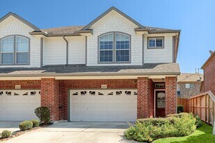 8908 Minola Oaks Dr in Houston, TX - Building Photo