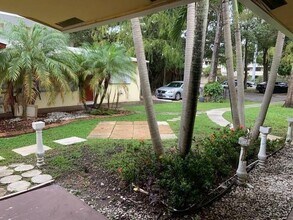 4250 NW 21st Ave in Oakland Park, FL - Foto de edificio - Building Photo