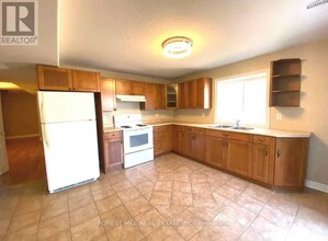 165 Crompton Dr in Barrie, ON - Building Photo - Building Photo
