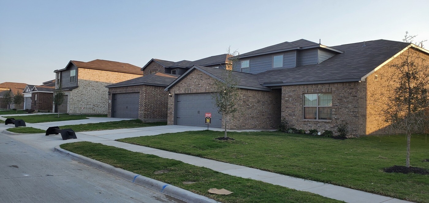 Seagoville Farms in Seagoville, TX - Building Photo