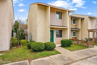 3907 Venetian Cir in Panama City, FL - Building Photo - Building Photo