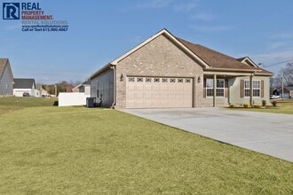 131 Hilltop St in Manchester, TN - Building Photo - Building Photo