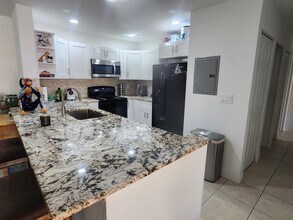 6013 10th Ave N in Greenacres, FL - Building Photo - Building Photo