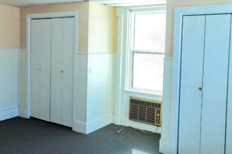 10479 Protection S Rd, Unit Lower front in Chaffee, NY - Foto de edificio - Building Photo