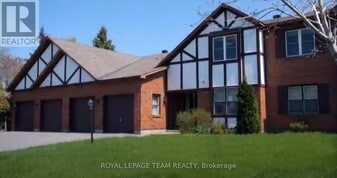 7 Harness Ln in Ottawa, ON - Building Photo