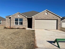 1406 Madison Ave in Shawnee, OK - Building Photo