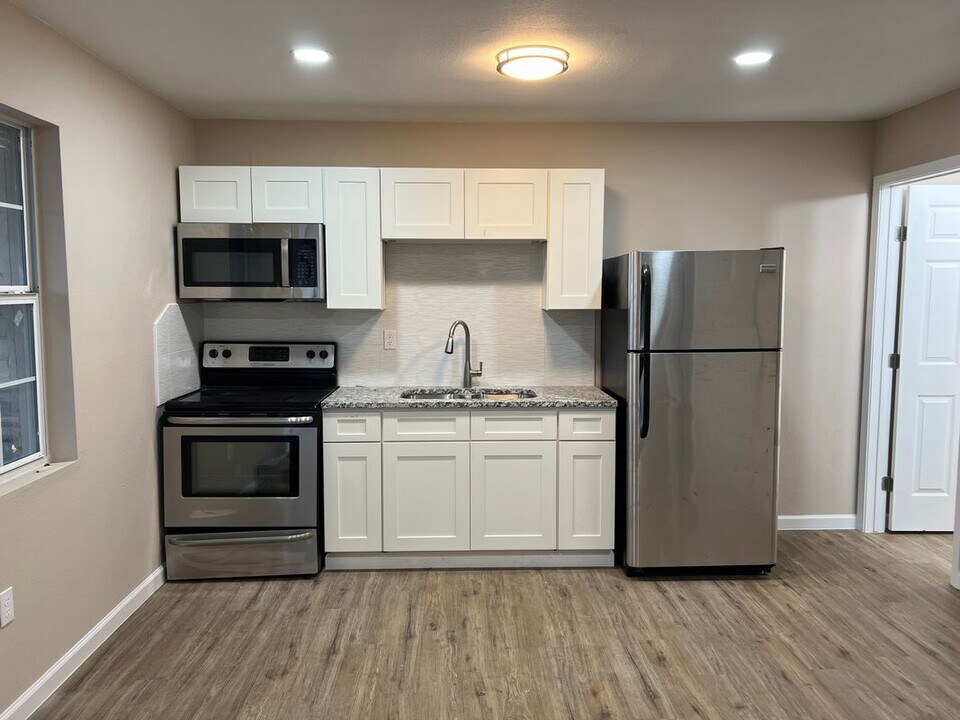 106 N 17th St in Donna, TX - Foto de edificio