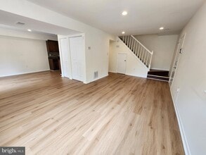 10662 Spring Oak Ct in Burke, VA - Building Photo - Building Photo