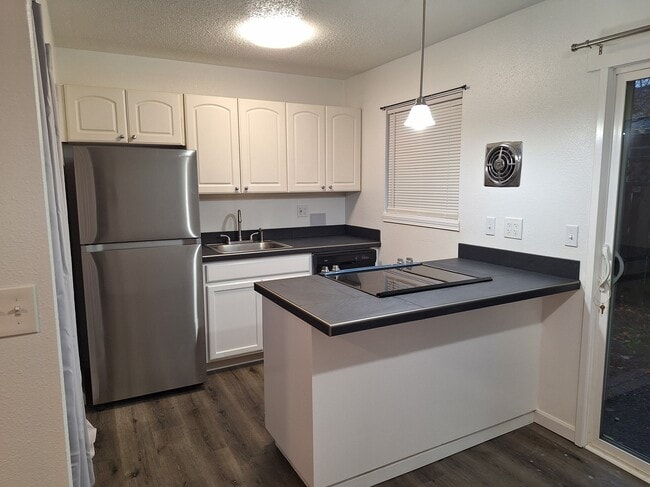 6134 NE Oregon St, Unit 6134. in Portland, OR - Building Photo - Building Photo